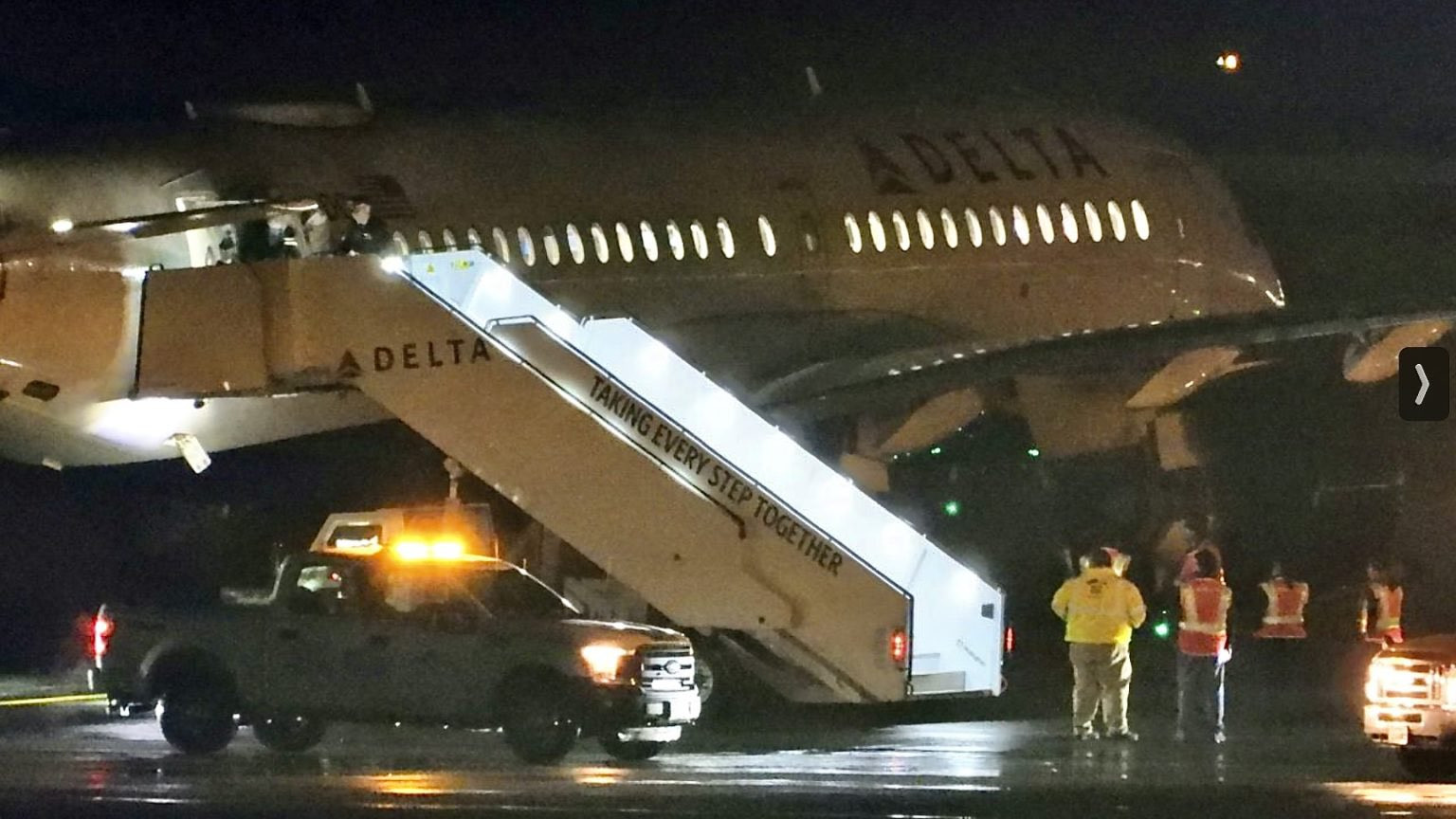 Video: Hombre encontrado muerto dentro de motor de avión de Delta Airlines en aeropuerto de Utah