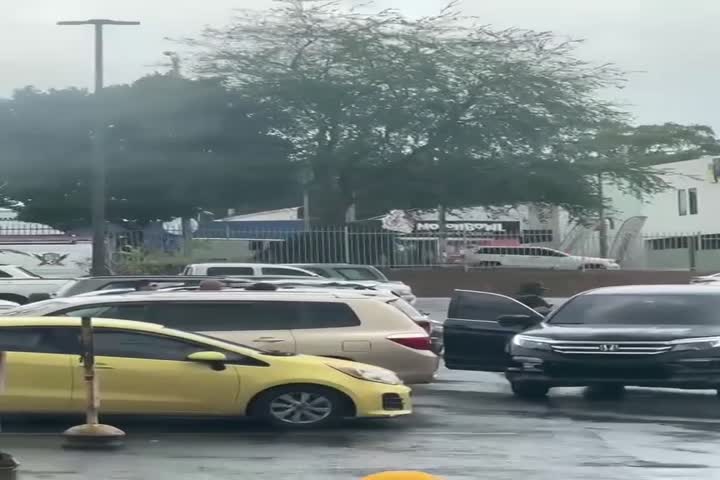 Video: Continua dado duro el ICE, ahora en Plaza Loiza en Río piedras