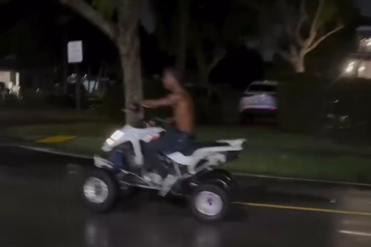 Video: El tipo es muy duro en “Four track” o no se quiere