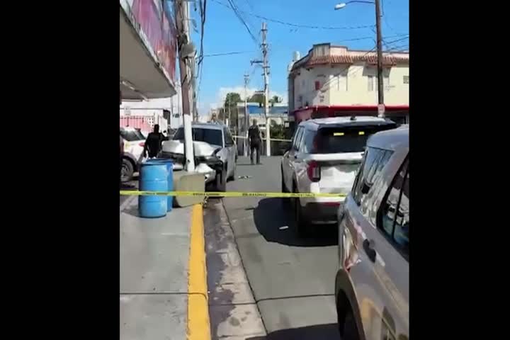 Video: Huian de los municipales de Carolina y se estrellaron frente al cuartel de los municipales de San Juan