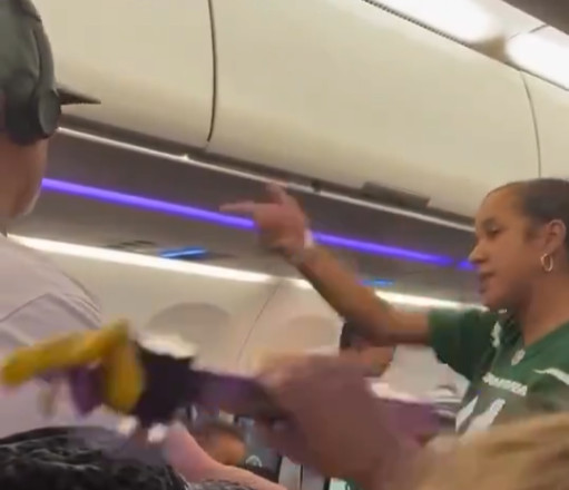 Video: Una dominicana se emborrachó durante un vuelo de Santo Domingo a Nueva York, y pasó esto