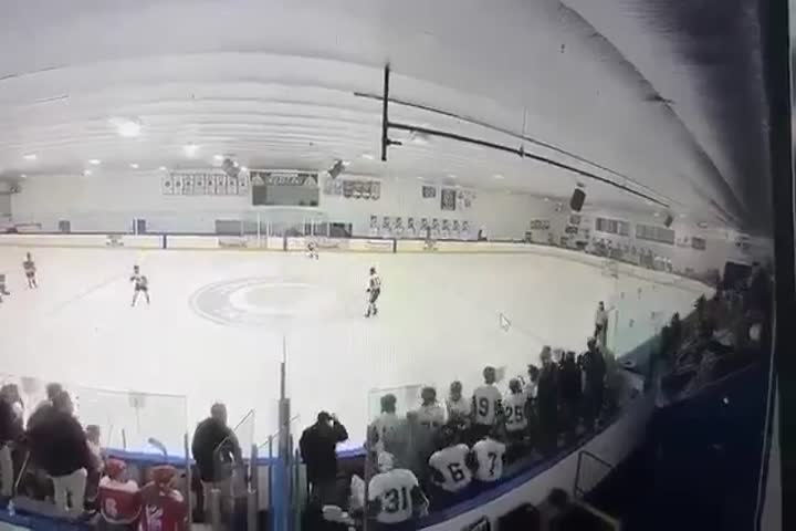 Video: Tres muertos, incluido el sospechoso, en tiroteo durante juego juvenil de hockey en Rhode Island