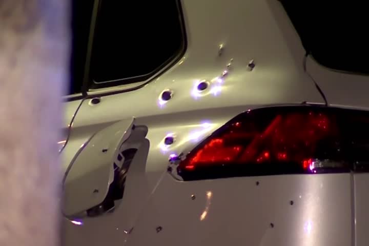 Video: Se salvó por un "pelito" luego que le cocieran el carro a tiros en Cidra