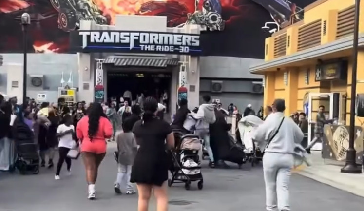 Video: Se formó el "Royal Rumbe" en un parque de Disney