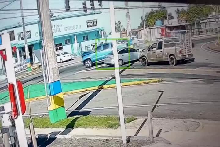 Video: En video momento de accidente en Hatillo donde un auto termina volcado