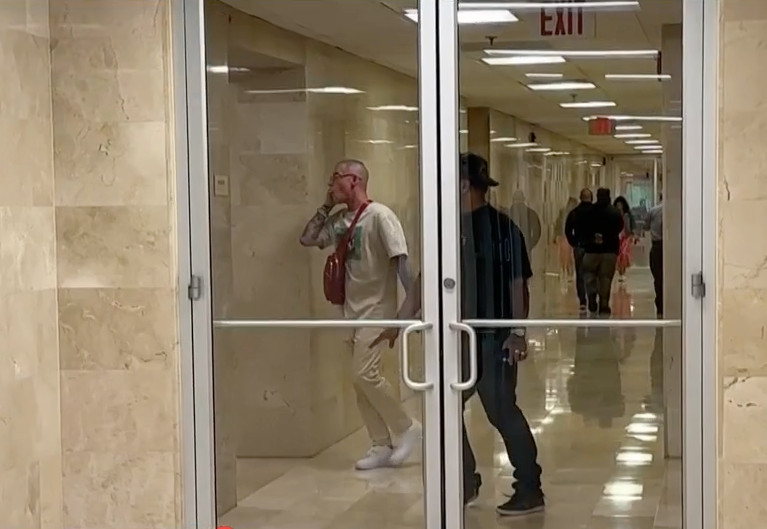 Video:Cosculluela enfrenta nueva citación por presuntamente conducir sin licencia