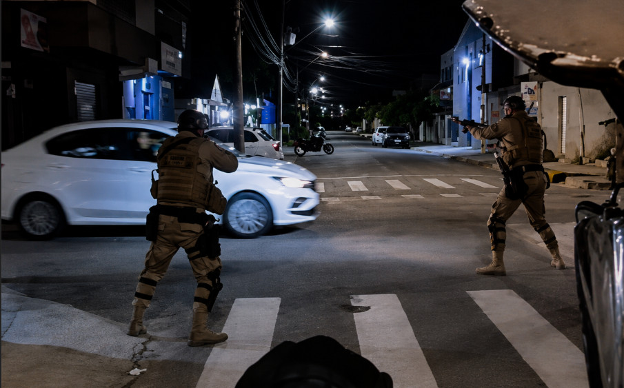 Video: Se puso a disparar al aire sin saber que había policías cerca, miren lo que pasó