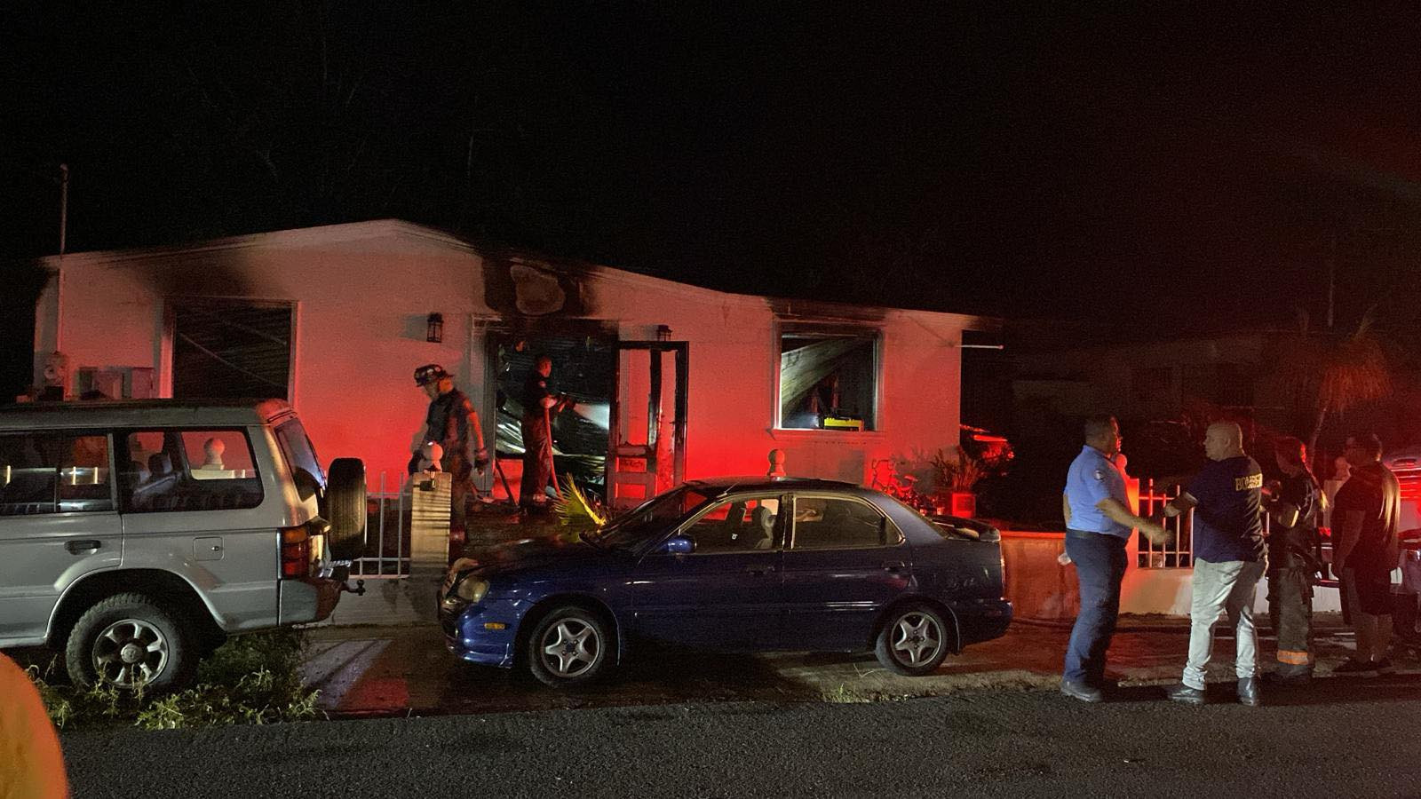 Video:Voraz incendio consume en su totalidad el hogar de una pareja de adultos mayores en Morovis