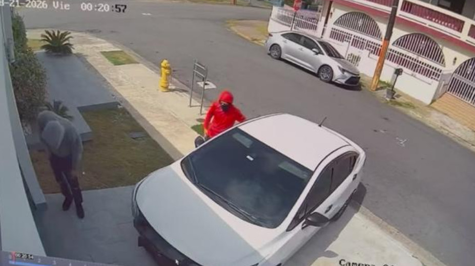 Video: Cámaras de seguridad captan el momento en que "Cacos" roban más de $12 mil entre efectivo, prendas y relojes de residencia en Carolina