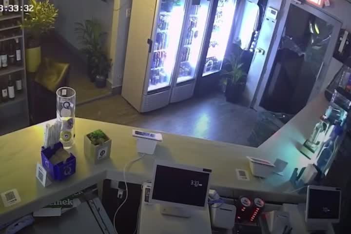 Video: Publican video del robo a La Lomita de Charlie, en Caguas