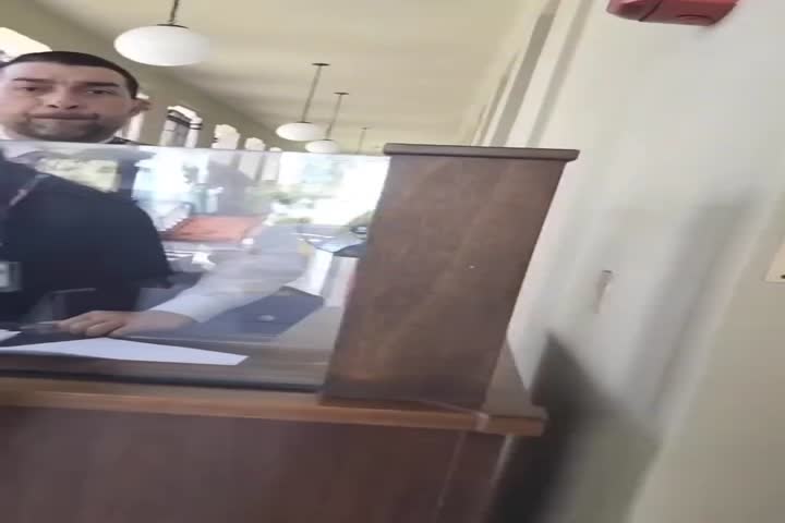 Video: Payasos en PR que piensan que tiene derechos absolutos. Llegaron grabando al tribunal federal y esto les pasó