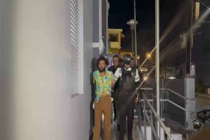 Video: Este es el que hizo un "Carjacking" en Condado y no duro 5 minutos en el carro antes que los municipales lo arrestaran