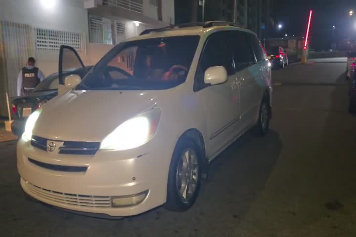 Video: Policía en Bayamón interceptan  y arrestan conductor que le había dado un tiro a su pareja y luego la llevaba al hospital