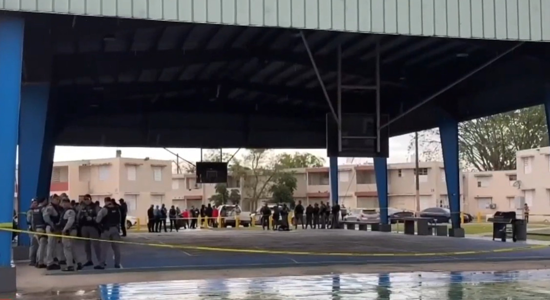 Video:Asesinan a hombre en cancha de residencial en Guaynabo