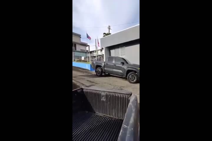 Video: Este Boricua Payaso pensó que sus derechos le permitirían hacer lo que le de la Gana un cuartel