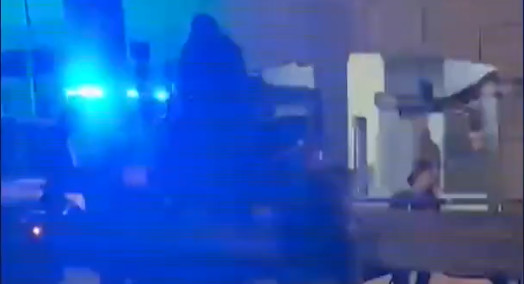 Video: Arrestan mujer que intentó escapar de la Policía y embistió a un agente con una motora en el pueblo de Florida