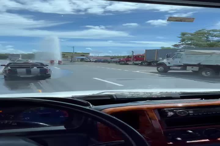 Video: Otro tubo de acueductos explota ahora en la numero uno de Caguas