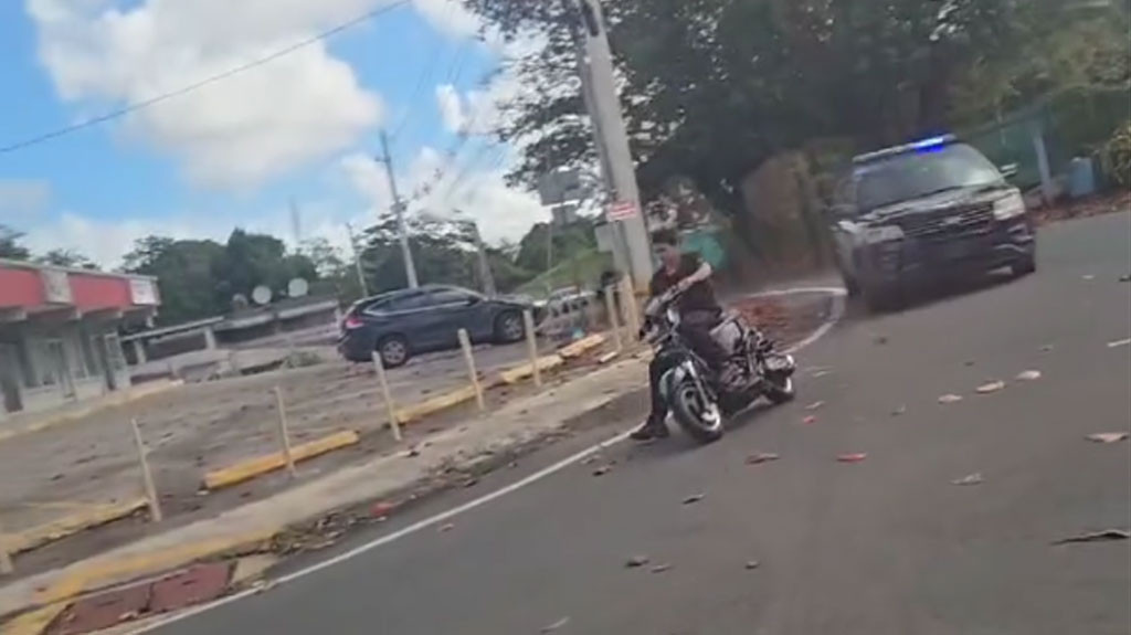Captan en video persecución de una motorita en Vega Baja