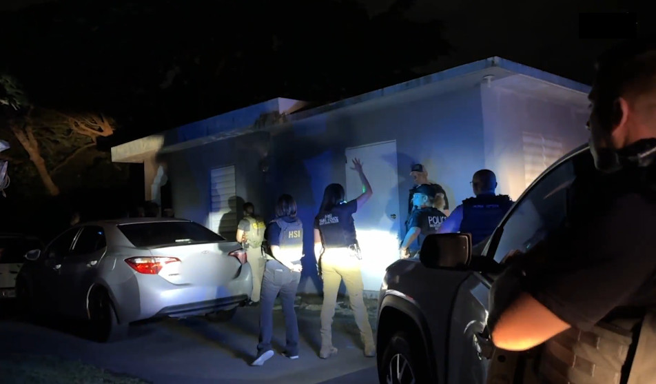 Video del momento de la "Tumbaera" de puertas a pedófilos en PR