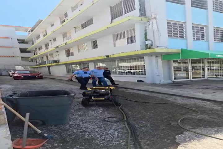 Video del momento en que Vehículos Hurtados de Carolina arresta a mecánico que se quedaba con los chavos y los carros de los clientes