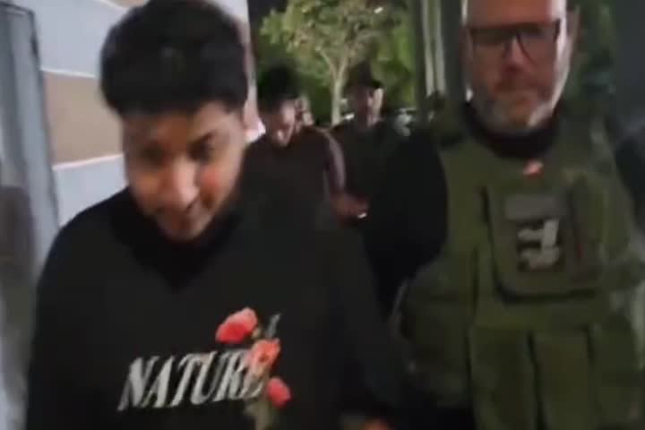 Video: Tres arrestados con armas mientras buscaban prófugo federal en Juana Diaz