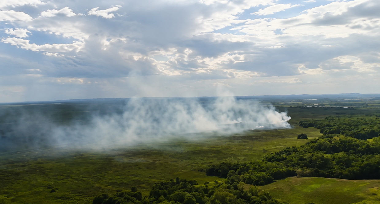Video:Fuego sigue activo entre Carolina y Loíza, buscan equipo especializado para atacarlo