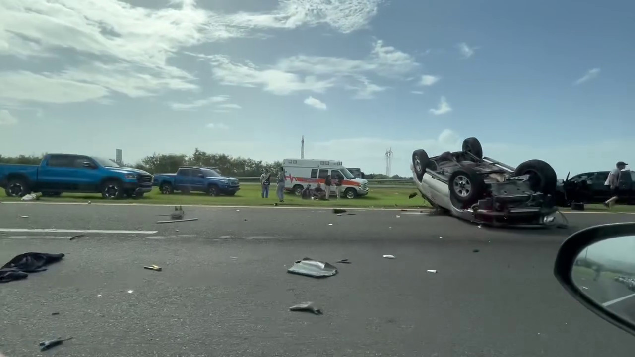 Video:Hombre resulta gravemente herido tras volcarse y salir expulsado en Salinas