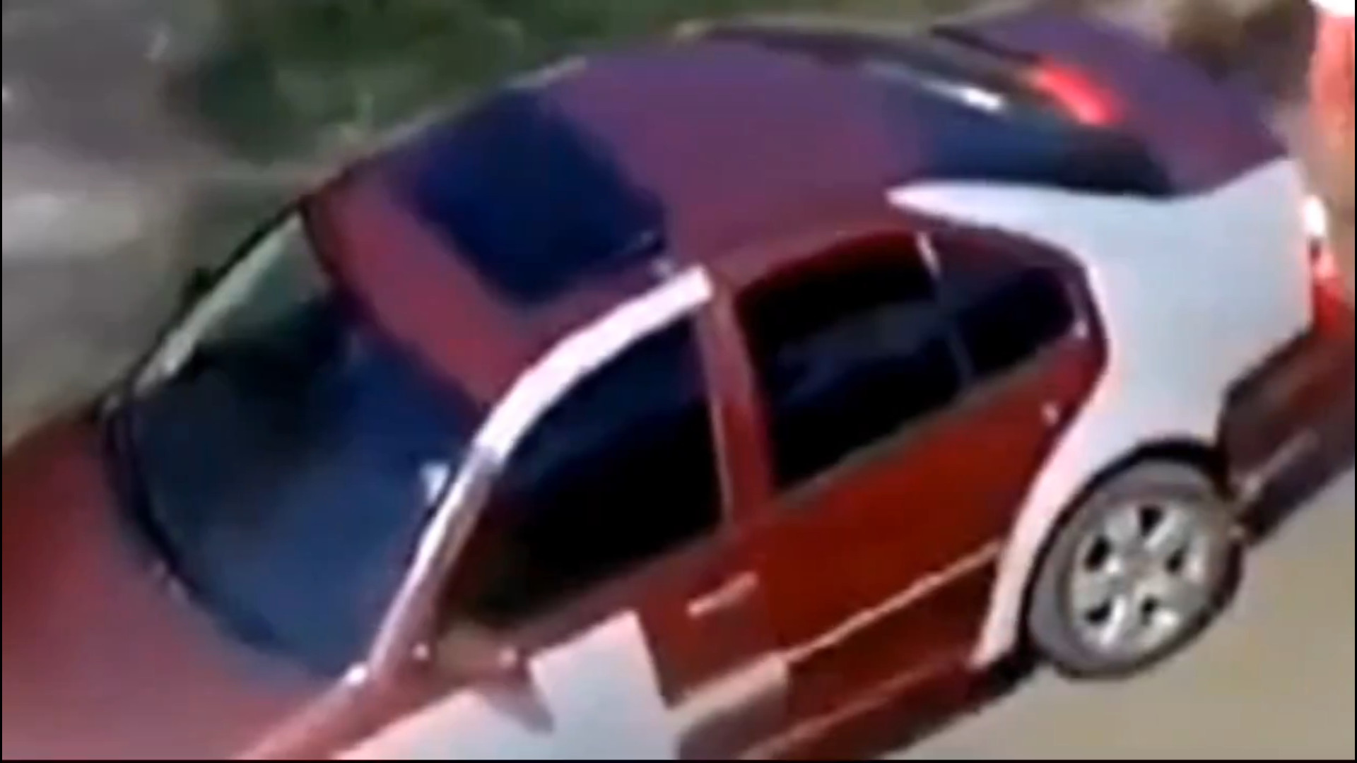 Video: Llegó con “guaperías” y se descuidó del que estaba en la silla de ruedas