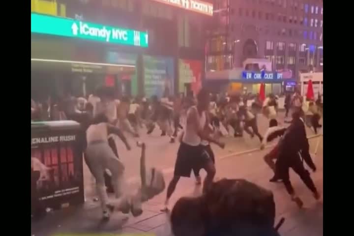 Video: Momento en que se forma Tiroteo en Time Square, New York