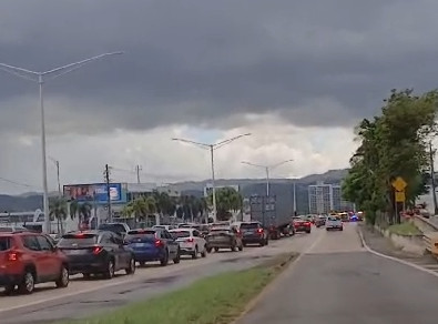 Video: Tapón en la Martínez Nadal en dirección a Caguas por accidente