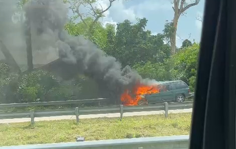 Video: Ahora se incendia vehículo en expreso 52 de Caguas a San Juan