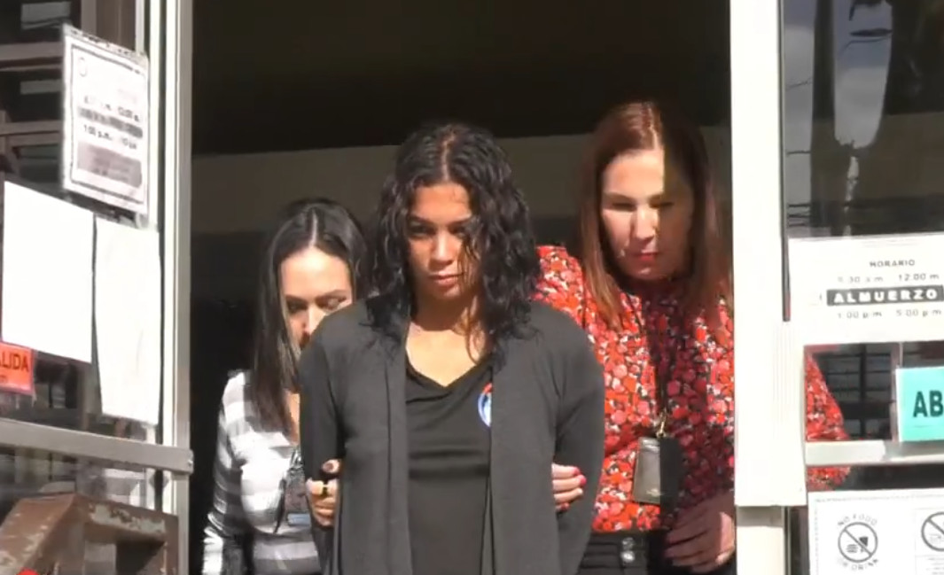 Video: Acusan a madre por patrón de maltrato y trata humana contra sus cuatro hijos en Aguadilla