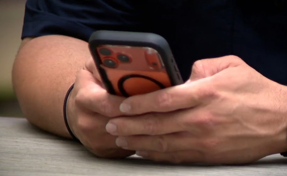 Video: Cuidado con las estafas románticas a través del internet