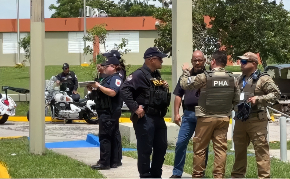 Video: Dos hombres son arrestados tras allanamiento antidroga en residencial de Carolina