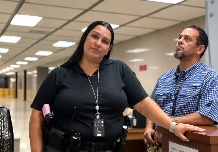 Video: Alguacil del tribunal de San Juan le tocó bregar con lo que bregan los policías todos los días