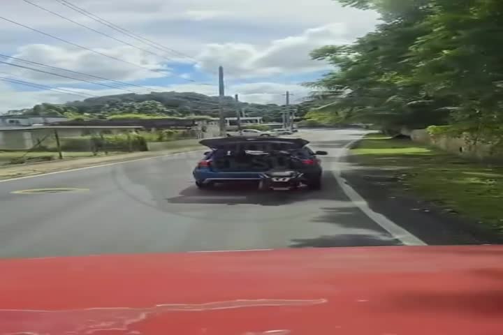 Video: En PR si no tienes dinero para la grúa se inventa