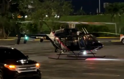 Video del momento en que llega helicóptero de la policía para exhibición en Plaza Las Américas