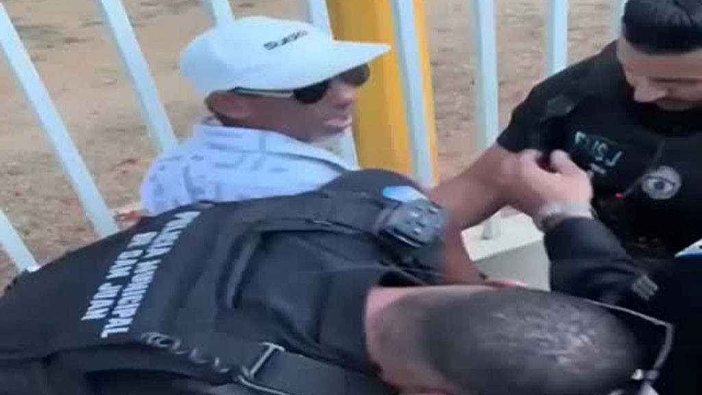 Video: Momento en que municipales de San Juan arrestan a hombre que agredió a una mujer en Hato Rey
