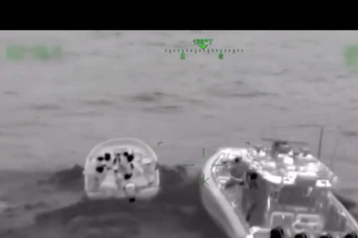 Video: Publican vídeos de momento en que federales intervienen con embarcación de inmigrantes cerca de Cabo rojo