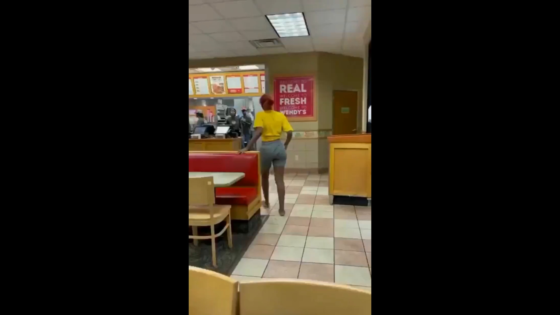 Video: Viral pelea de una mujer con una empleada de Wendy`s