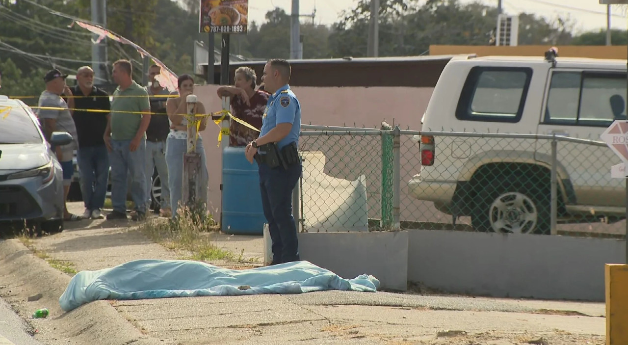 Video: Asesinan a hombre frente a farmacia en Hatillo