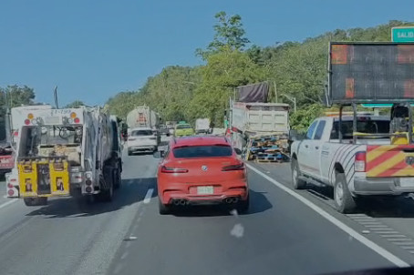 Video: Tapón en expreso de Toa Baja por derrame de Camión