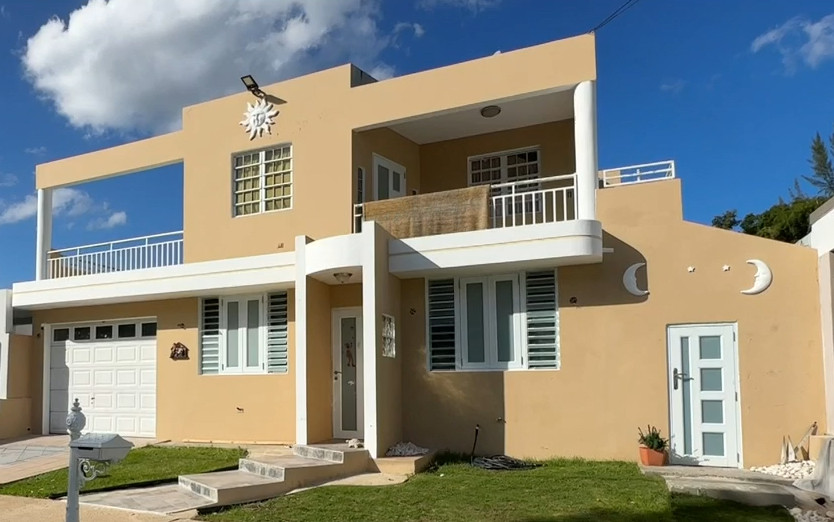 Video: Rescatan a adolescente encerrada y maltratada en Toa Baja, arrestan a 5 familiares