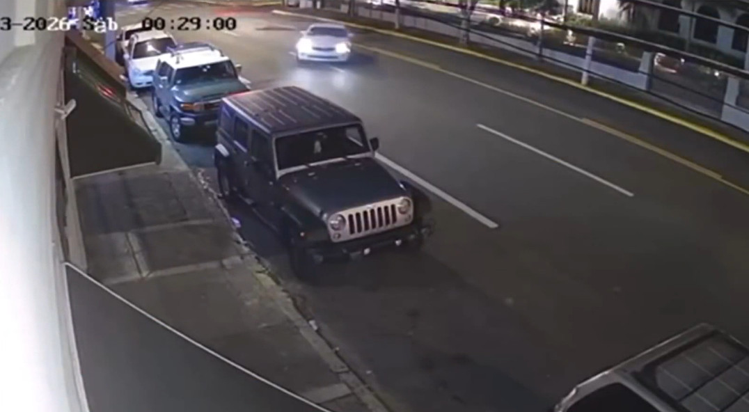 Video: Conductor queda grabado chocando vehículos en San Juan