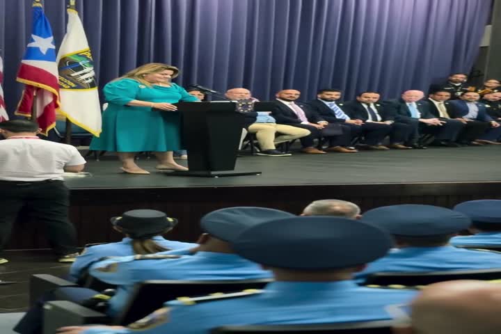 Video: Gobernadora anuncia aumento a policías de 2,800 a 3,600