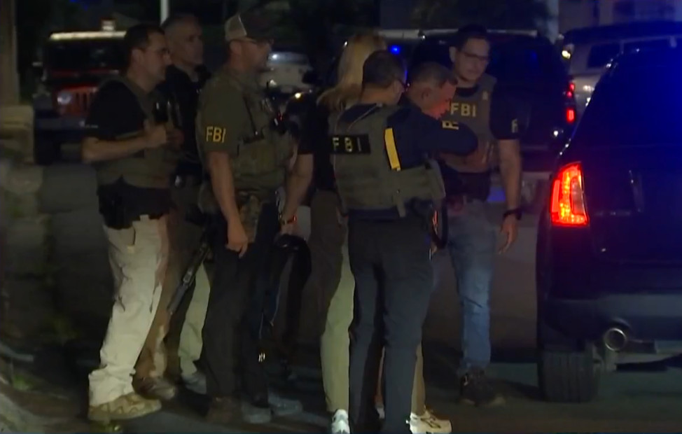 Video: FBI diligencia 12 órdenes de arresto por presunta corrupción pública