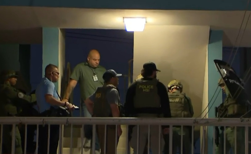 Video:Operativo sorpresa deja 10 arrestados y un arsenal de armas y drogas ocupado