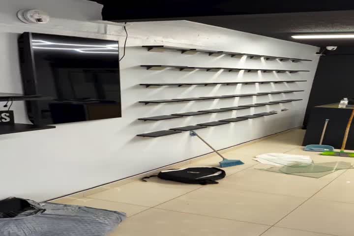 Video: Le dan un "Tumbe" grande a joyería en Bayamón